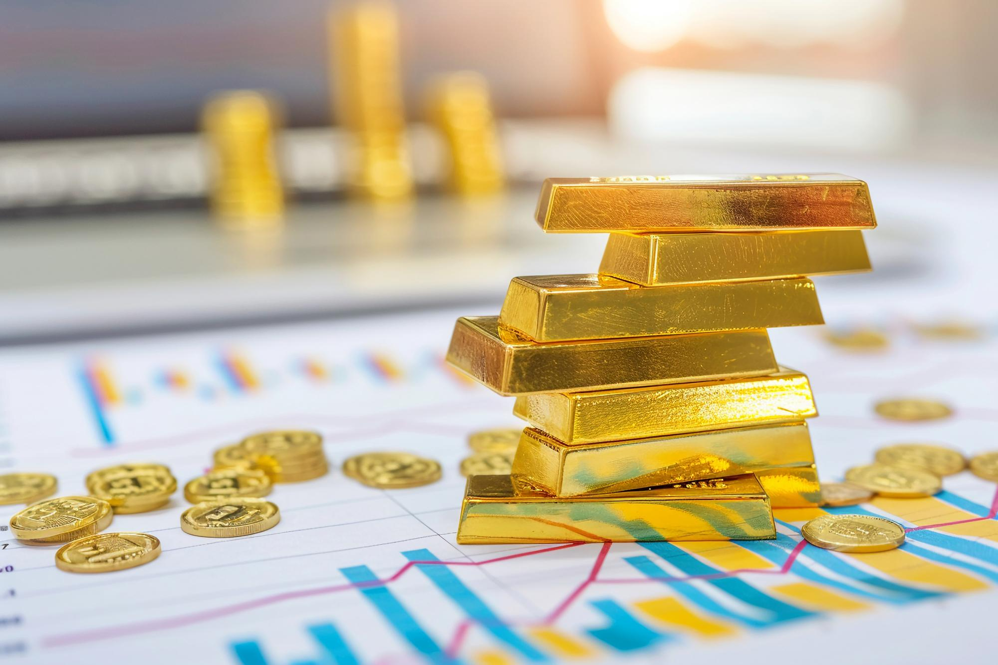 Gold rises amid volatility, driven by weaker dollar - الذهب والدولار gold and dollar