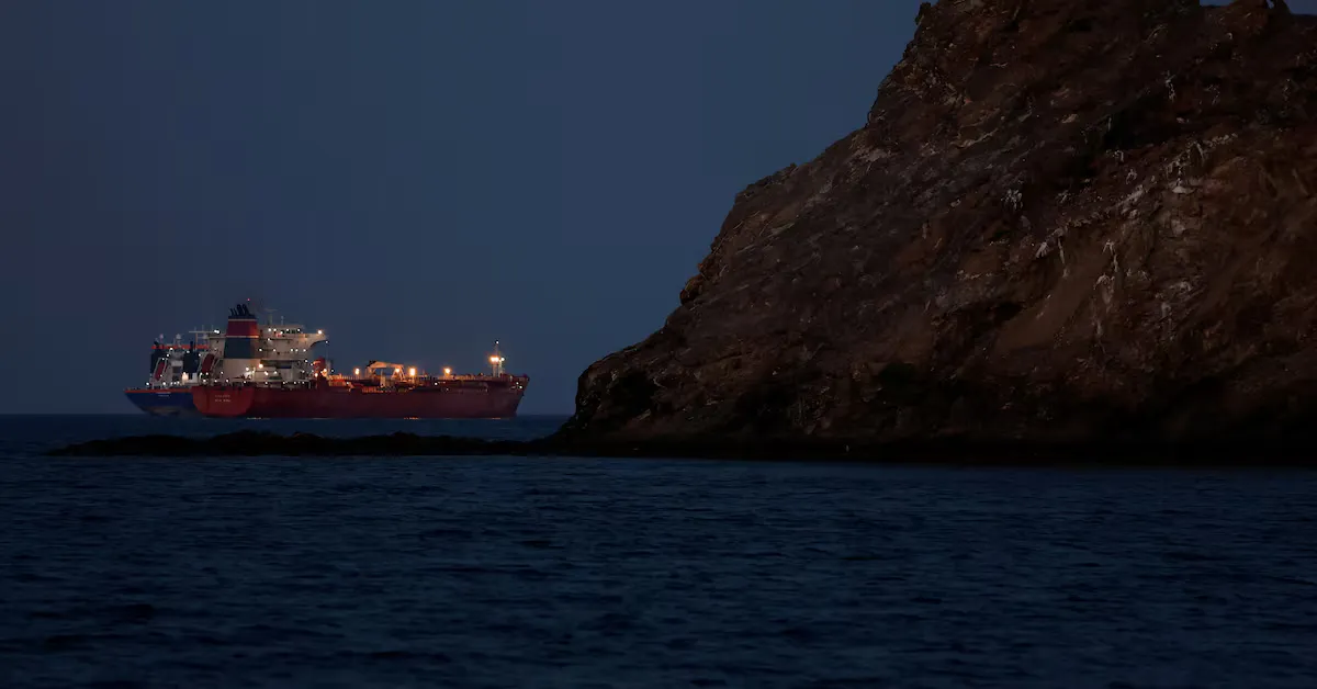 بيانات الشحن تكشف حركة خجولة في هرمز بعد الهدنة