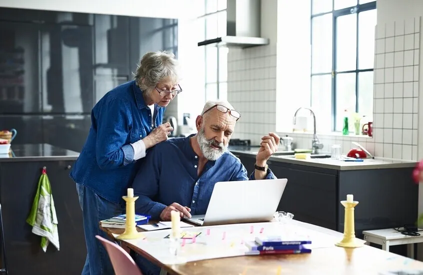 Social Neurons and Mental Resilience: How "Super-Agers" Keep Their Brains Young in 2026 - صحة الدماغ والشيخوخة 2026 Brain Health and Aging 2026