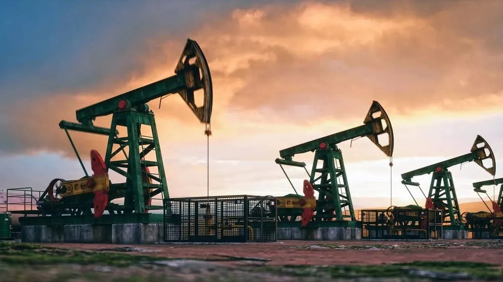 Oil Prices Dip Amid Anticipation of US-Iran Talks and Cautiously Optimistic Statements - أسعار النفط مفاوضات إيران Oil prices Iran talks