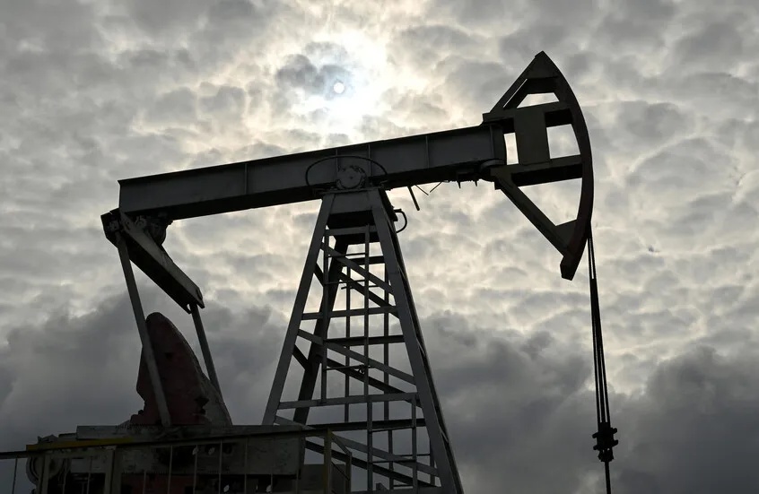 النفط ينهي الأسبوع على انخفاض وسط تقلبات - أسعار النفط النفط الخام Oil prices Crude oil