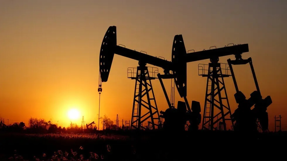 Escalating Middle East Tensions Push Global Oil Prices Higher - أسعار النفط صراع إقليمي oil prices regional conflict