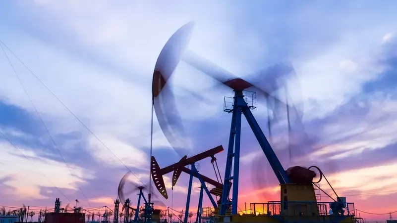 Oil Prices Decline Sharply After US-Iran Preliminary Peace Agreement Announced - أسعار النفط اتفاق أمريكي إيراني Oil Prices US-Iran Deal