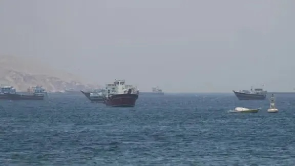 IRGC Naval Vessels Redirect Six International Ships Away from Omani Passage