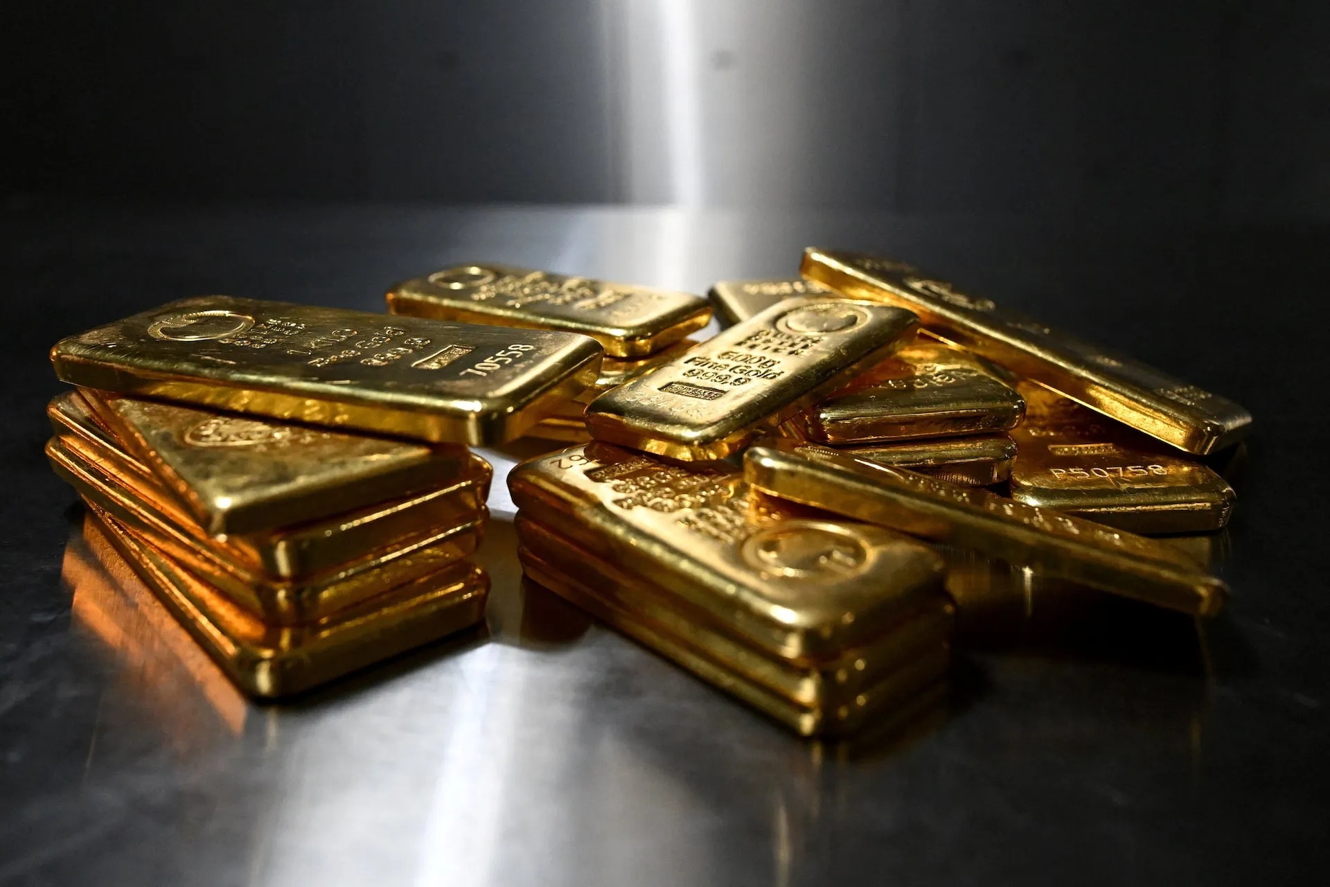 الذهب يتراجع مع ترقب الفائدة وتوترات الشرق الأوسط - أسعار الذهب الاحتياطي الفيدرالي Gold prices Federal Reserve