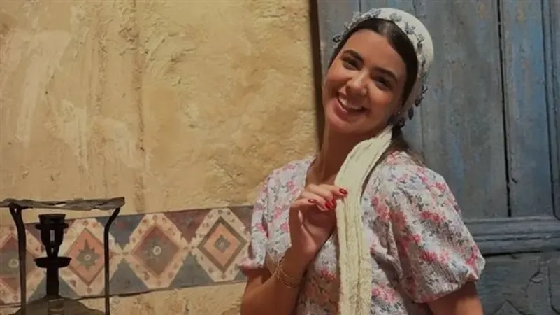 بطلة كليب عمرو دياب: أدرس الطب وأطمح بالجلدية - لجين خليفة عمرو دياب Lujain Khalifa Amr Diab
