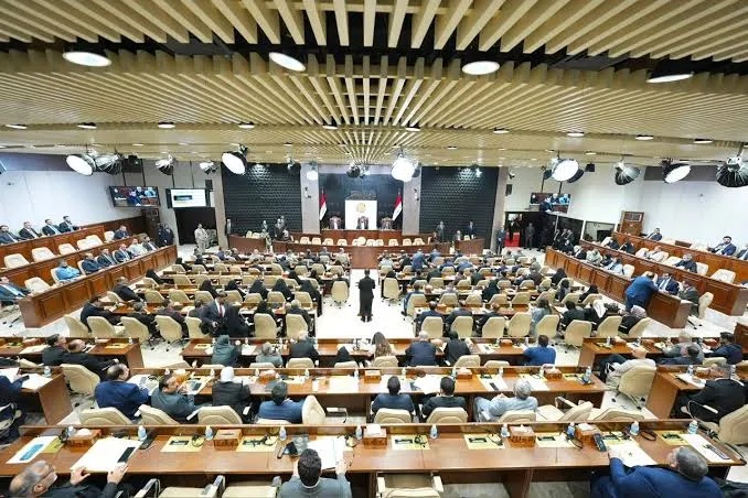 148 نائباً يدفعون نحو جلسة برلمانية طارئة لبحث التصعيد الإقليمي وملف الرواتب - جلسة برلمانية رواتب موظفين Parliament session Employee salaries