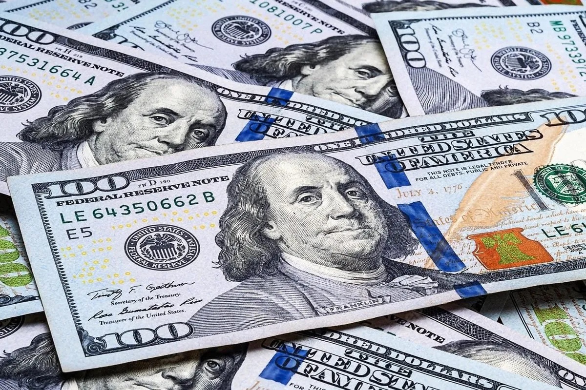 العراق يتلقى دفعة نقدية بقيمة 500 مليون دولار لتعزيز التعاملات - دولار نقدي البنك المركزي Cash Dollars Central Bank