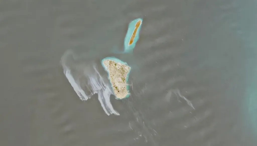 بقعتان نفطيتان بالخليج تثيران قلقاً متزايداً بشأن البيئة - بقع نفطية تلوث بيئي oil spills environmental pollution