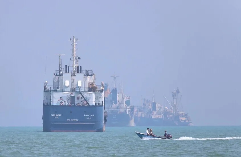 ترامب: البحرية الأمريكية رافقت ألف سفينة عبر مضيق هرمز - مضيق هرمز البحرية الأمريكية Strait of Hormuz US Navy
