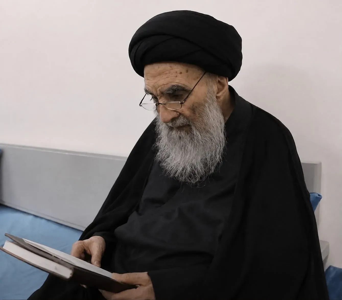 مكتب المرجع السيستاني في لبنان يعلن إطلاق مبادرة إنسانية جديدة لإعانة أيتام العدوان - أيتام لبنان مبادرة إنسانية Lebanon orphans Humanitarian initiative