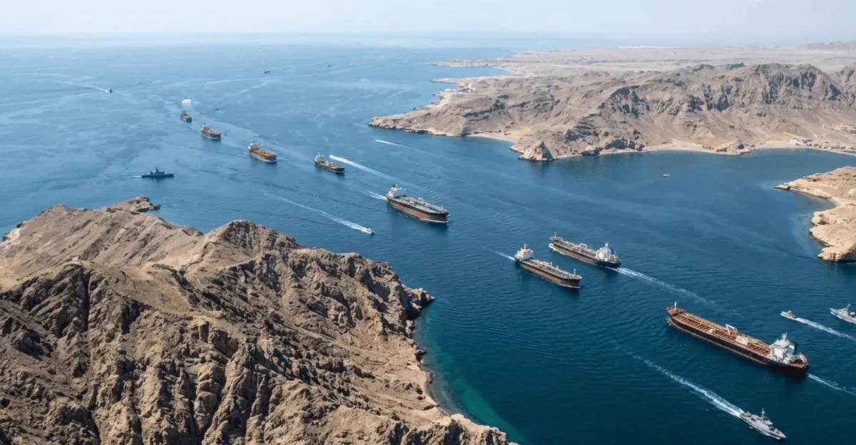 الحرس الثوري: مضيق هرمز مغلق للسفن غير المنسقة - مضيق هرمز الحرس الثوري Strait of Hormuz IRGC