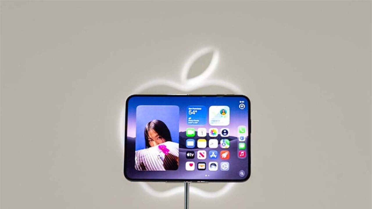 iPhone Duo's Foldable Design Sparks Controversy Over Usability Concerns. - آيفون ديو آبل iPhone Duo Apple