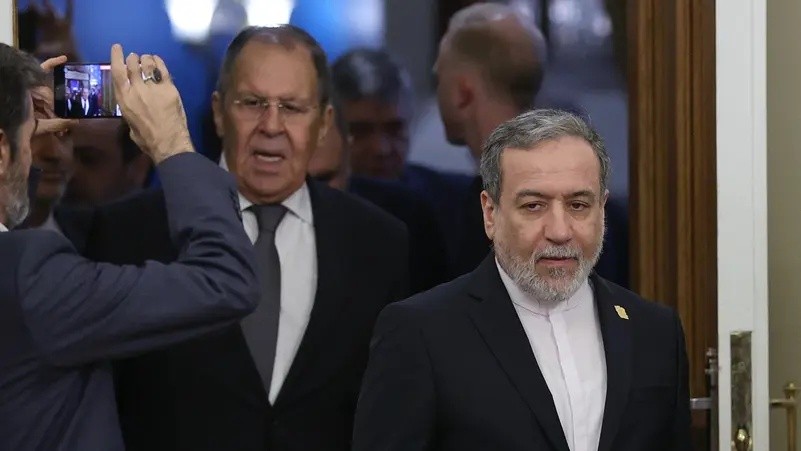 Lavrov visits Tehran to discuss regional de-escalation efforts