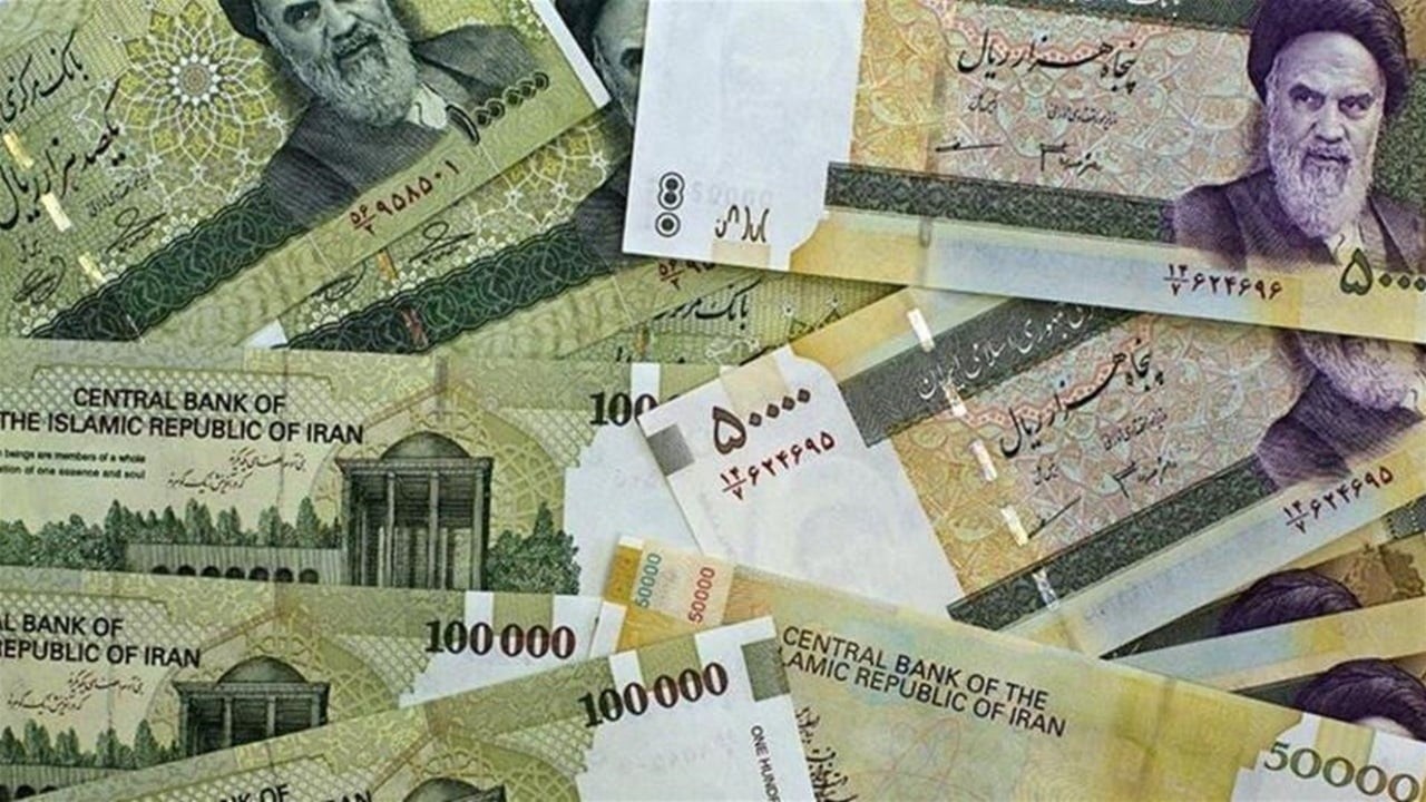 تراجع قيمة العملة الإيرانية مقابل الدولار وسط ضغوط اقتصادية متزايدة - العملة الإيرانية التضخم في إيران Iranian currency inflation in Iran