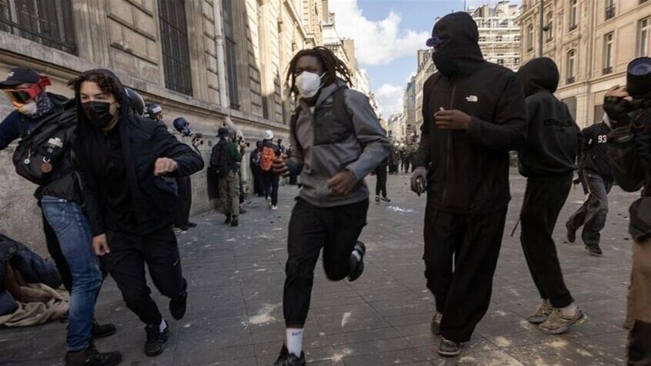 French Authorities Boost Security Measures and Close Major Museums Ahead of Protests - الشرطة الفرنسية المظاهرات French police protests