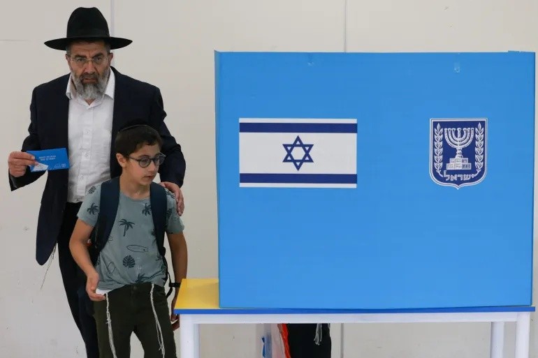 Israeli Election Results Show Netanyahu's Alliance Leading Over Eizenkot and Arab Parties
