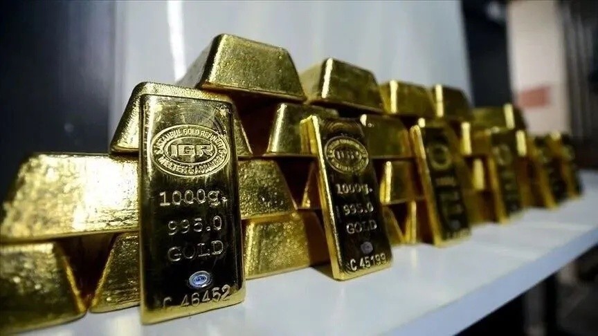 Gold Prices Fall Below $4000 Amid Expectations of Second Monthly Loss